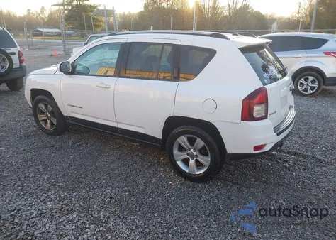 2016 Jeep Compass Latitude z USA, uszkodzony, nr VIN 1C4NJDEB3GD542619